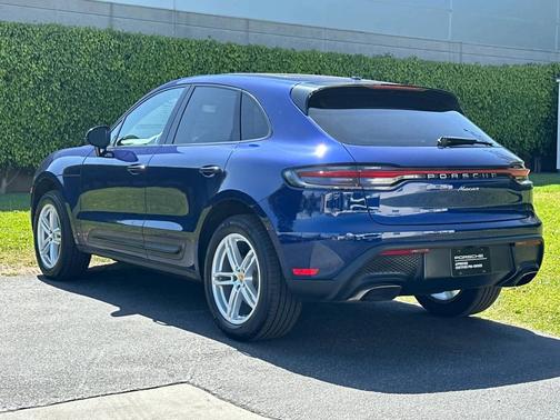 Gentian Blue Metallic 2025 Porsche Macan