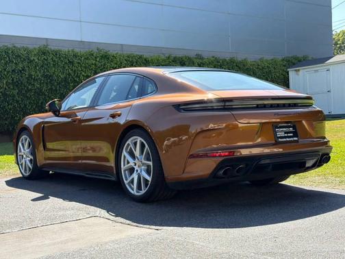 Madeira Gold Metallic 2026 Porsche Panamera