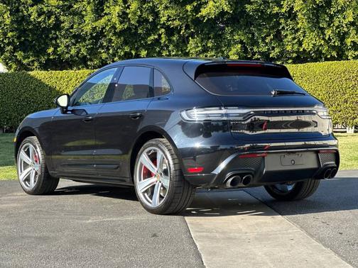 Jet Black Metallic 2025 Porsche Macan