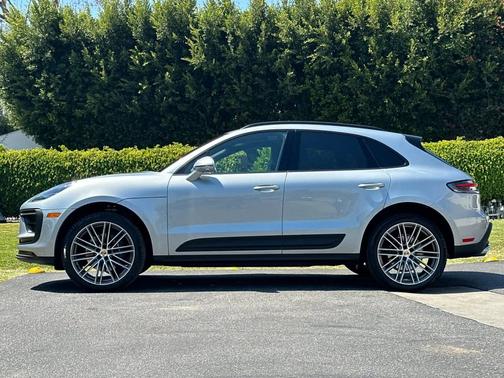 Dolomite Silver Metallic 2026 Porsche Macan