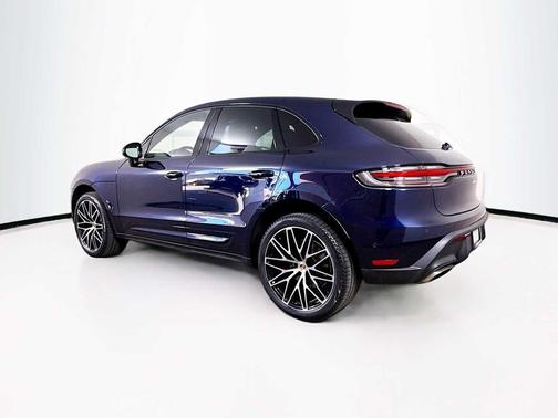 2022 Porsche Macan 