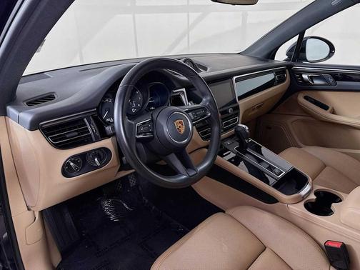 2022 Porsche Macan 