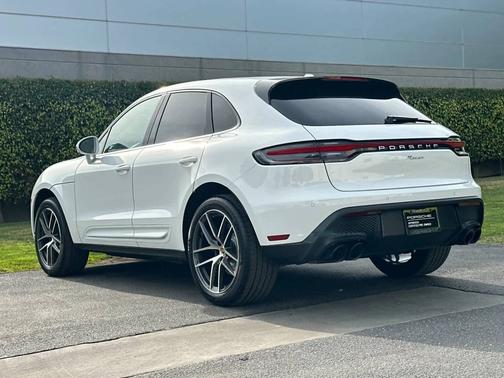 2025 Porsche Macan 