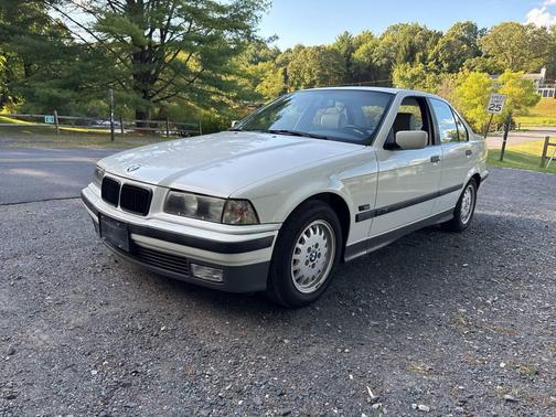 1994 BMW 325 325i 4dr Sedan