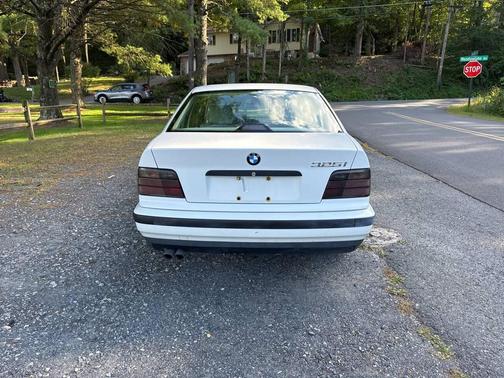 1994 BMW 325 325i 4dr Sedan