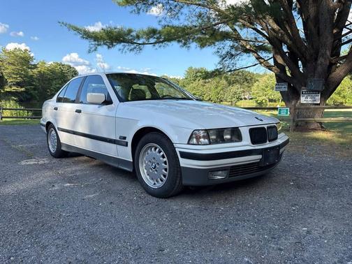 1994 BMW 325 325i 4dr Sedan