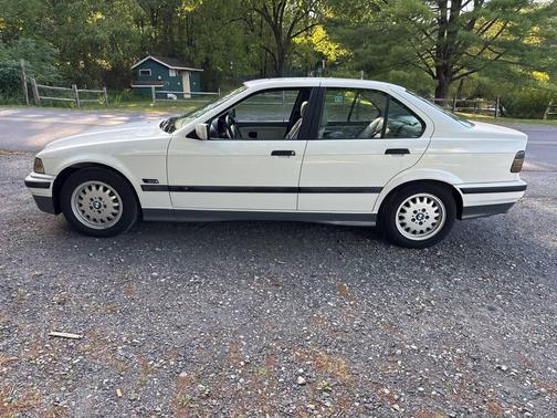 1994 BMW 325 325i 4dr Sedan