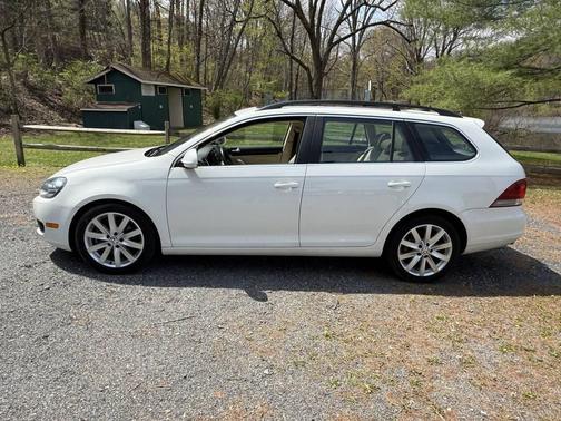 White 2014 Volkswagen Jetta SportWagen DSG TDI w/Sunroof