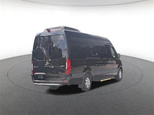 2025 Mercedes-Benz Sprinter 2500 Passenger 170 WB