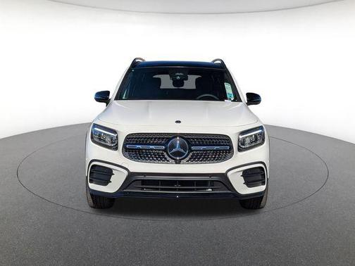 Polar White 2026 Mercedes-Benz GLB 250 4MATIC