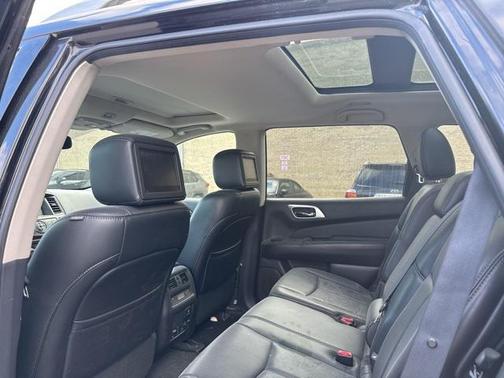 2017 Nissan Pathfinder Platinum