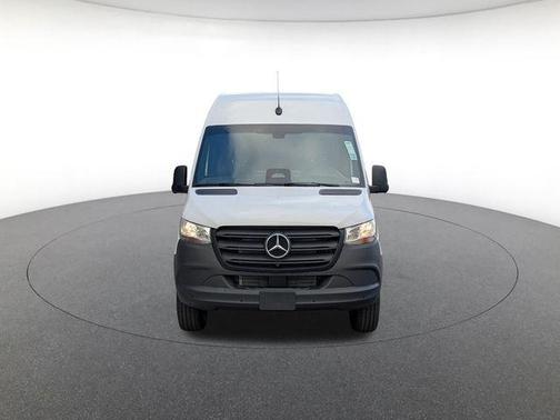 Arctic White 2026 Mercedes-Benz Sprinter 2500 Cargo 144 WB