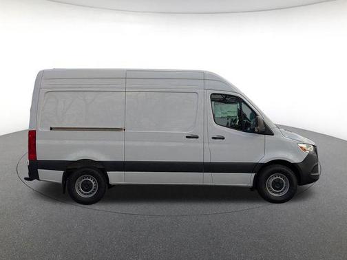 Arctic White 2026 Mercedes-Benz Sprinter 2500 Cargo 144 WB