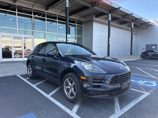 Night Blue Metallic 2021 Porsche Macan Macan
