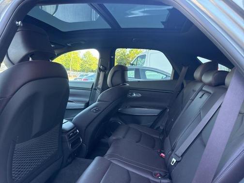 2022 Genesis GV70 2.5T AWD