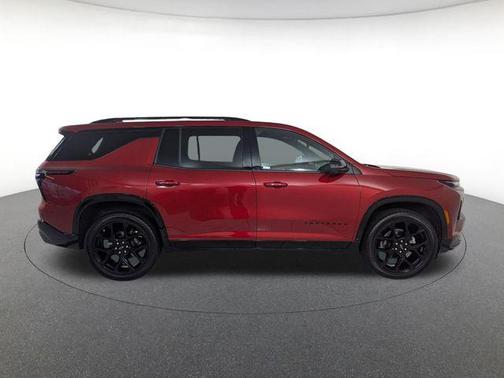 Radiant Red Tintcoat 2025 Chevrolet Traverse RS