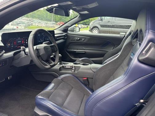 2025 Ford Mustang Dark Horse