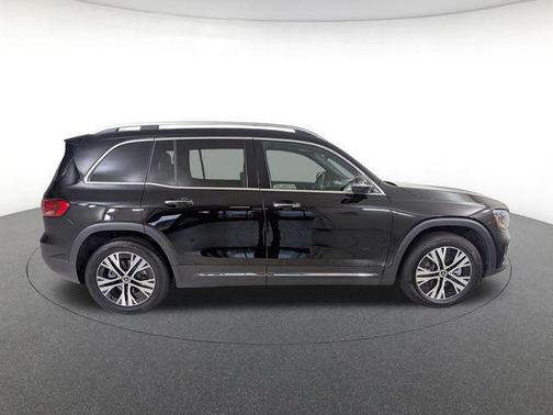 Night Black 2026 Mercedes-Benz GLB 250 4MATIC