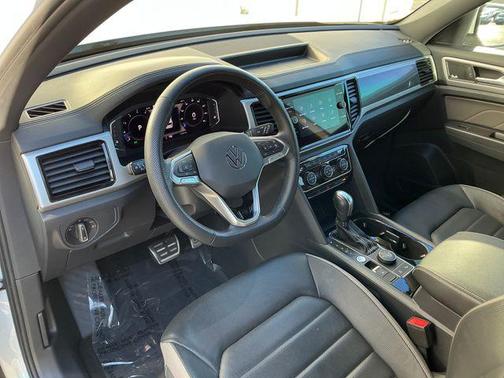 2023 Volkswagen Atlas Cross Sport 3.6L V6 SEL Premium R-Line