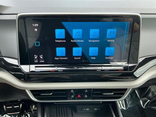 2025 Volkswagen Atlas Cross Sport 2.0T SEL Premium