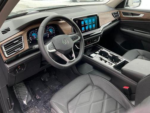 2026 Volkswagen Atlas 2.0T SE w/Technology 4MOTION