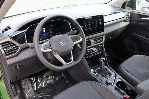 2025 Volkswagen Taos 1.5T SE Black