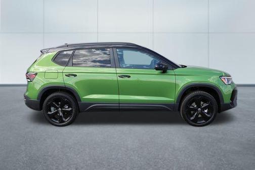 2025 Volkswagen Taos 1.5T SE Black