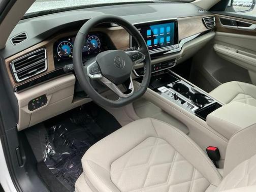 2025 Volkswagen Atlas 2.0T SE w/Technology 4MOTION