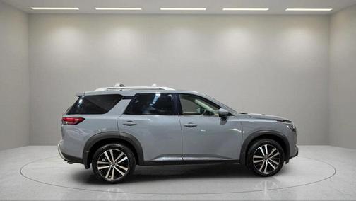 2024 Nissan Pathfinder Platinum 4WD