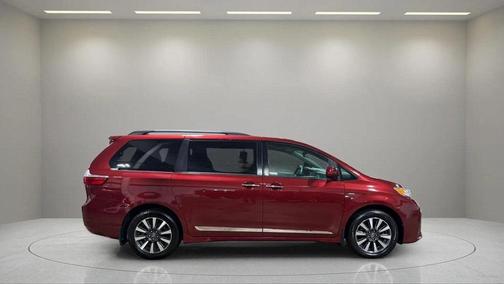2019 Toyota Sienna 