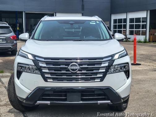 Everest White Pearl Tricoat 2026 Nissan Rogue Platinum
