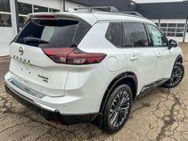 Everest White Pearl Tricoat 2026 Nissan Rogue Platinum