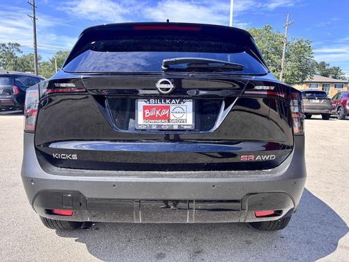 2025 Nissan Kicks SR