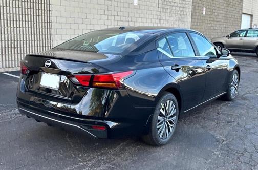 Super Black Clearcoat 2026 Nissan Altima 2.5 SV