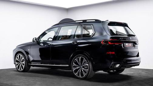 Black Sapphire Metallic 2024 BMW X7 xDrive40i