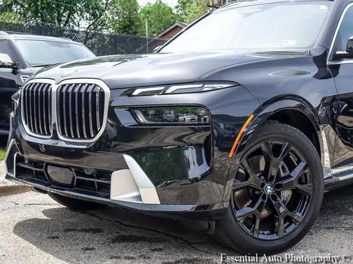 Black Sapphire Metallic 2024 BMW X7 xDrive40i