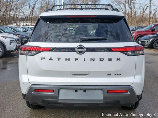2026 Nissan Pathfinder SL