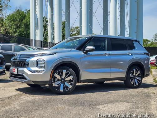 Alloy Silver Metallic 2025 Mitsubishi Outlander SE S-AWC