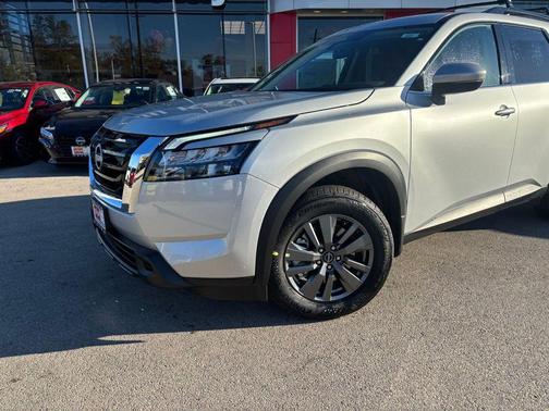 2025 Nissan Pathfinder SV 4WD