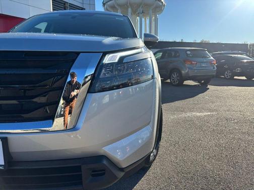 2025 Nissan Pathfinder SV 4WD