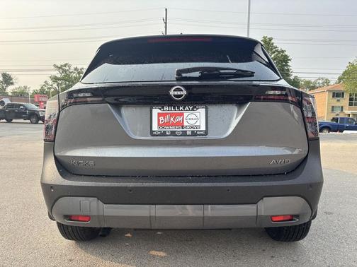 2025 Nissan Kicks SV