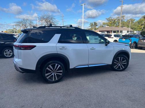 2025 Nissan Pathfinder Platinum 4WD