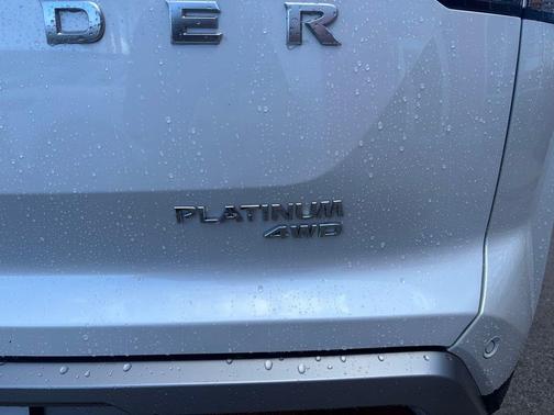 2025 Nissan Pathfinder Platinum 4WD