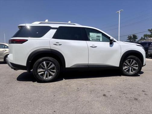 2025 Nissan Pathfinder SL 4WD