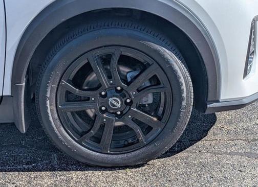 Aspen White/Super Black 2020 Nissan Kicks SR