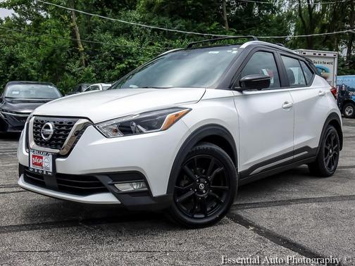 Aspen White/Super Black 2020 Nissan Kicks SR