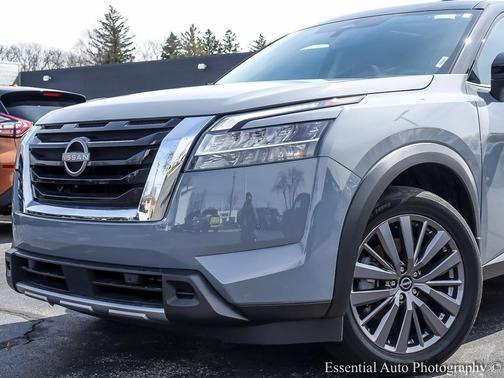 2023 Nissan Pathfinder SL 4WD
