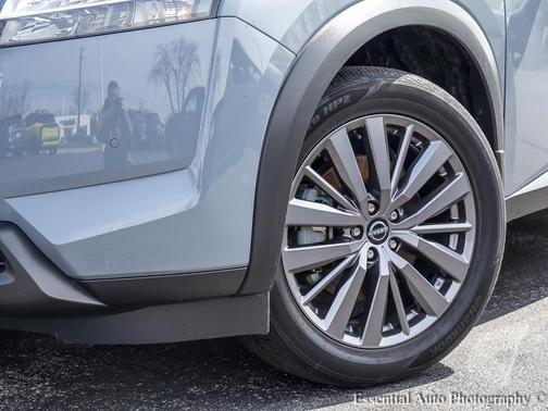 2023 Nissan Pathfinder SL 4WD