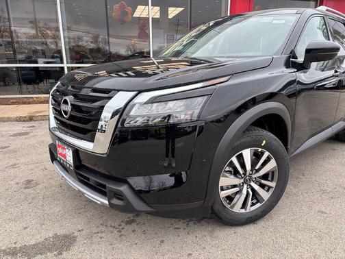 2025 Nissan Pathfinder SL 4WD