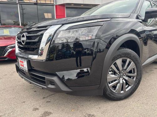 2025 Nissan Pathfinder SV 4WD